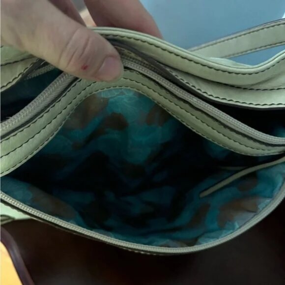 HOBO International LARKIN Crossbody Purse - Picture 7 of 9